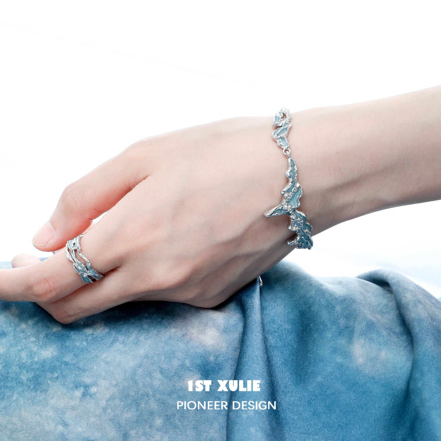 THE SEA Pull-out Chain Bracelet